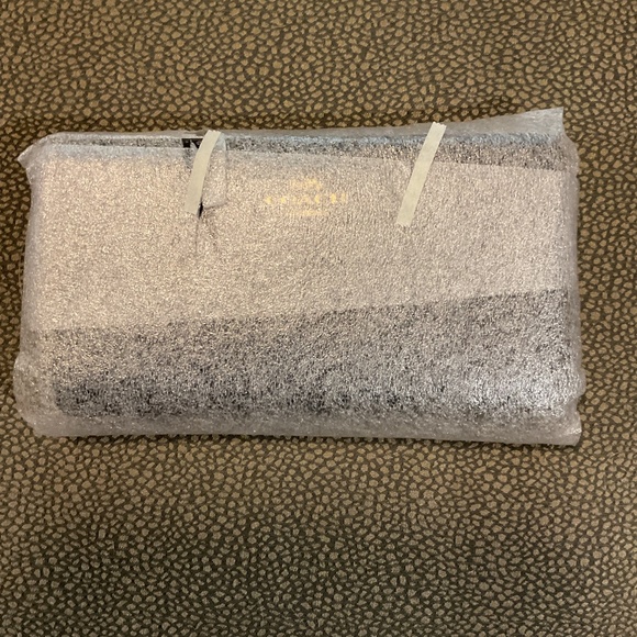 NWT Coach Slim Zip Pebbled Leather Wallet - Picture 3 of 6